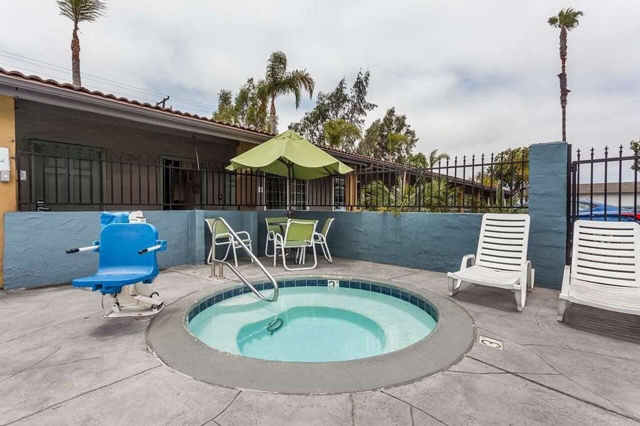 Howard Johnson By Wyndham National City/San Diego South Bagian luar foto