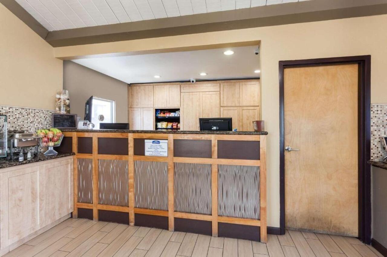 Howard Johnson By Wyndham National City/San Diego South Bagian luar foto