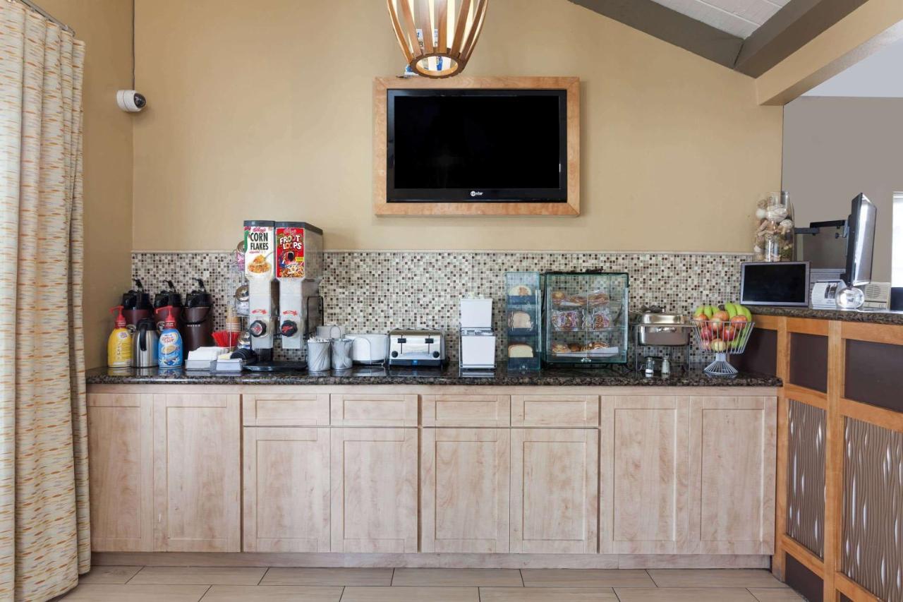 Howard Johnson By Wyndham National City/San Diego South Bagian luar foto