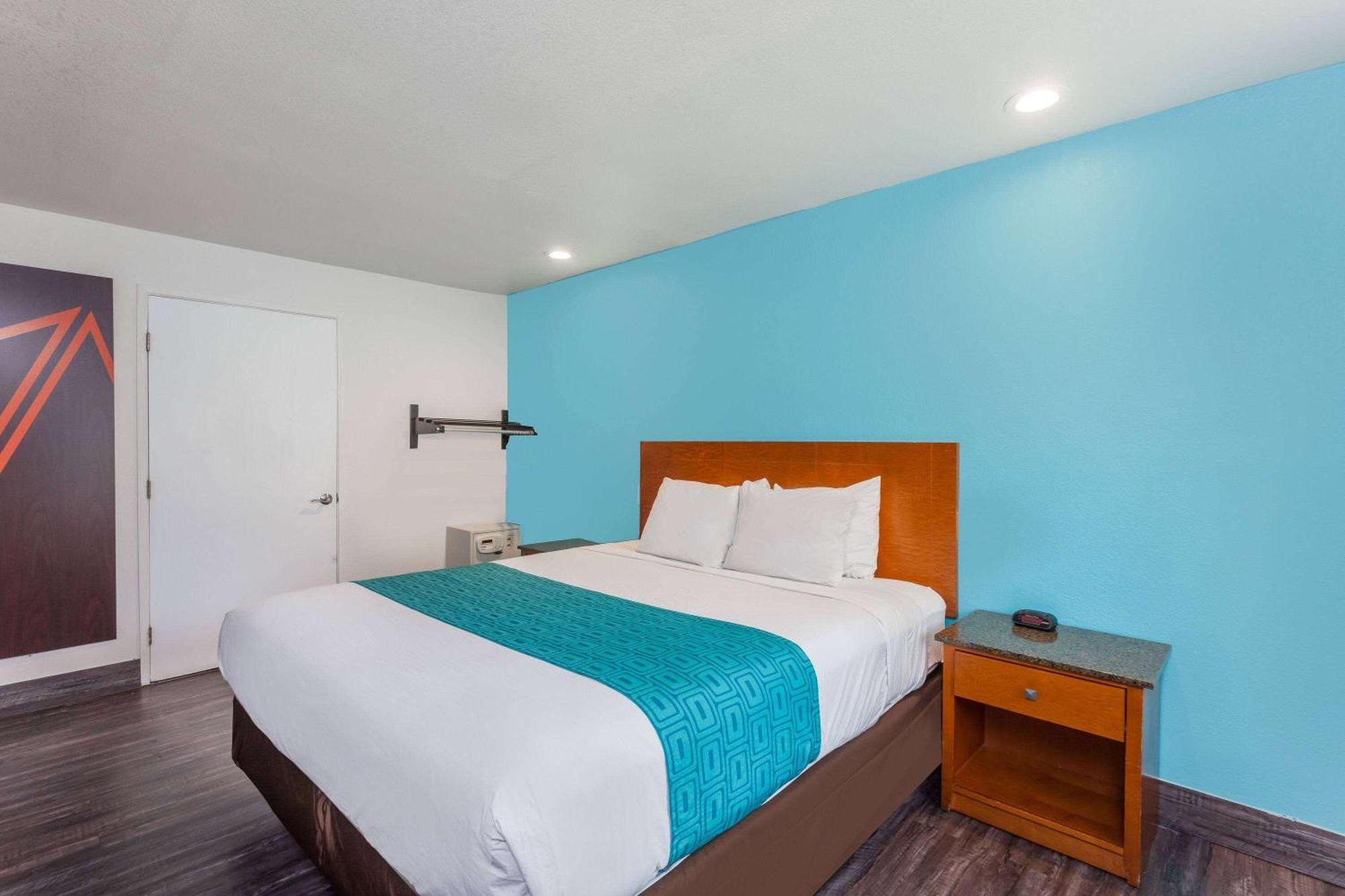 Howard Johnson By Wyndham National City/San Diego South Bagian luar foto