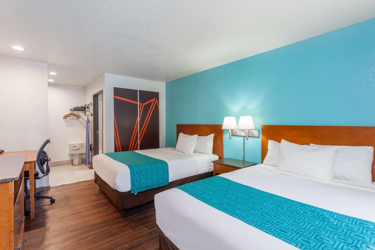 Howard Johnson By Wyndham National City/San Diego South Bagian luar foto