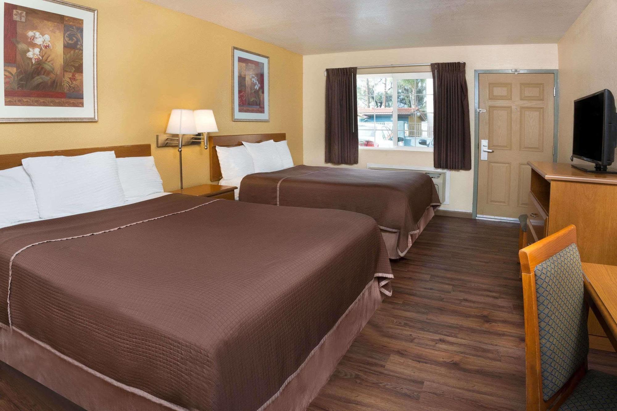Howard Johnson By Wyndham National City/San Diego South Bagian luar foto