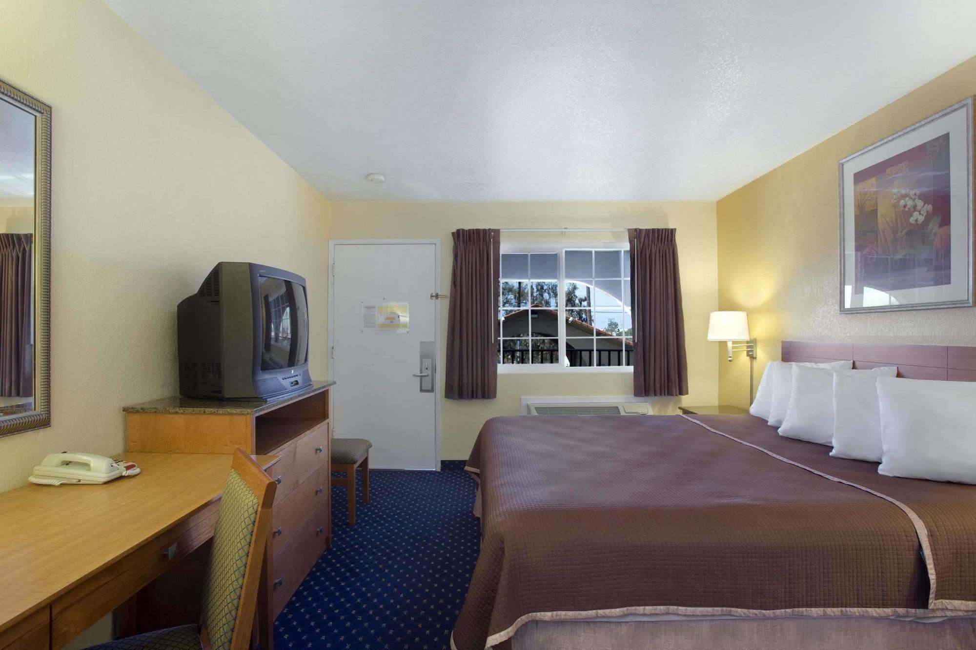 Howard Johnson By Wyndham National City/San Diego South Bagian luar foto