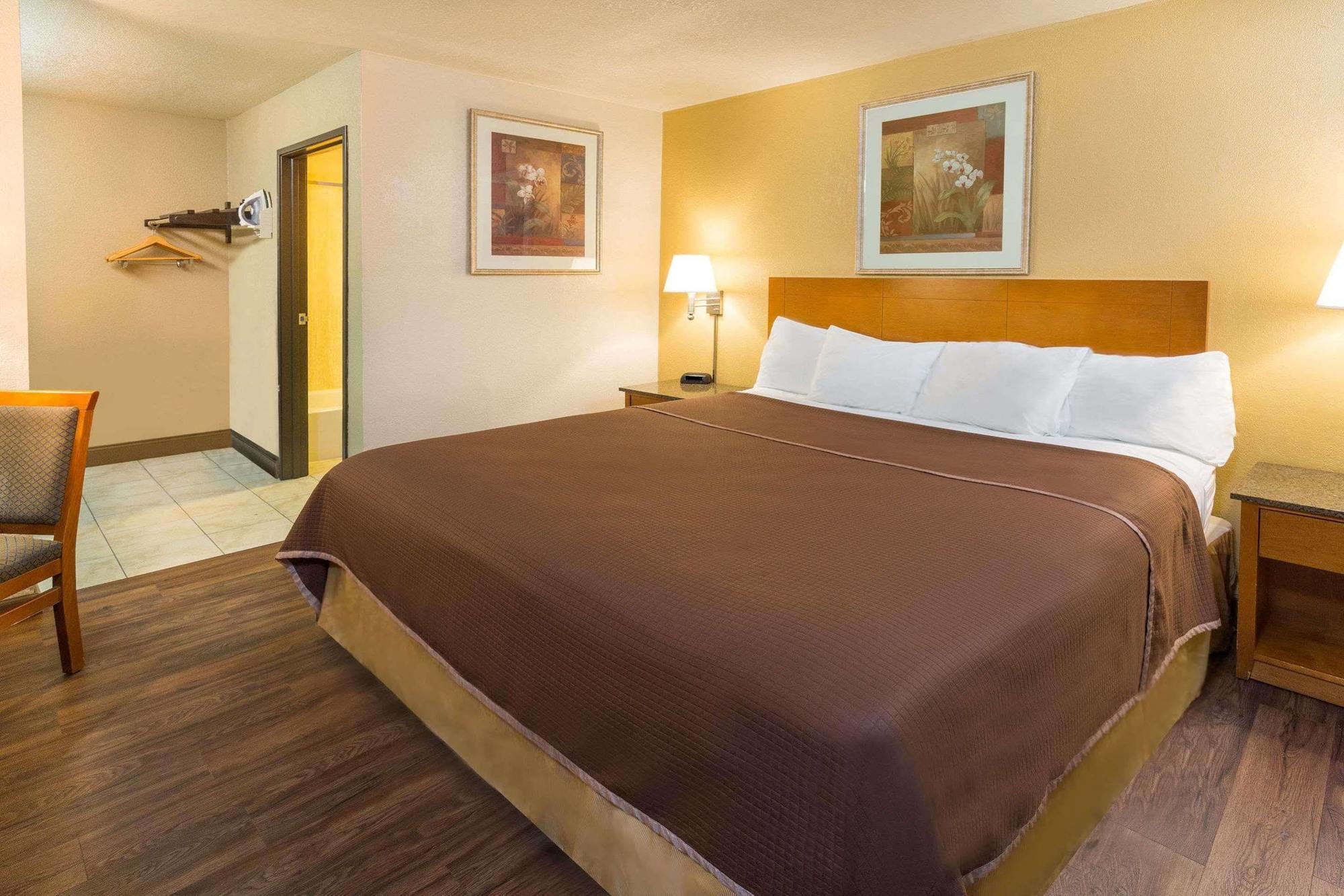 Howard Johnson By Wyndham National City/San Diego South Bagian luar foto
