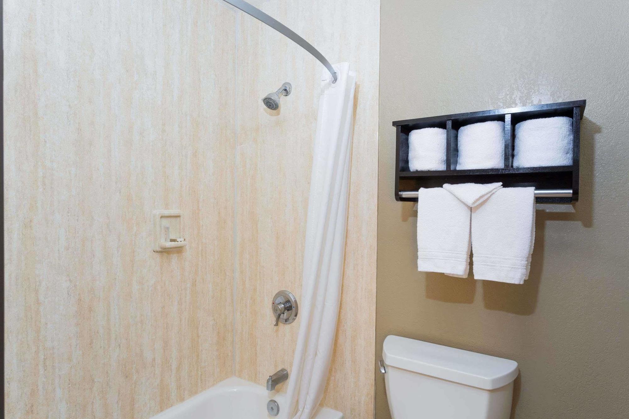 Howard Johnson By Wyndham National City/San Diego South Bagian luar foto